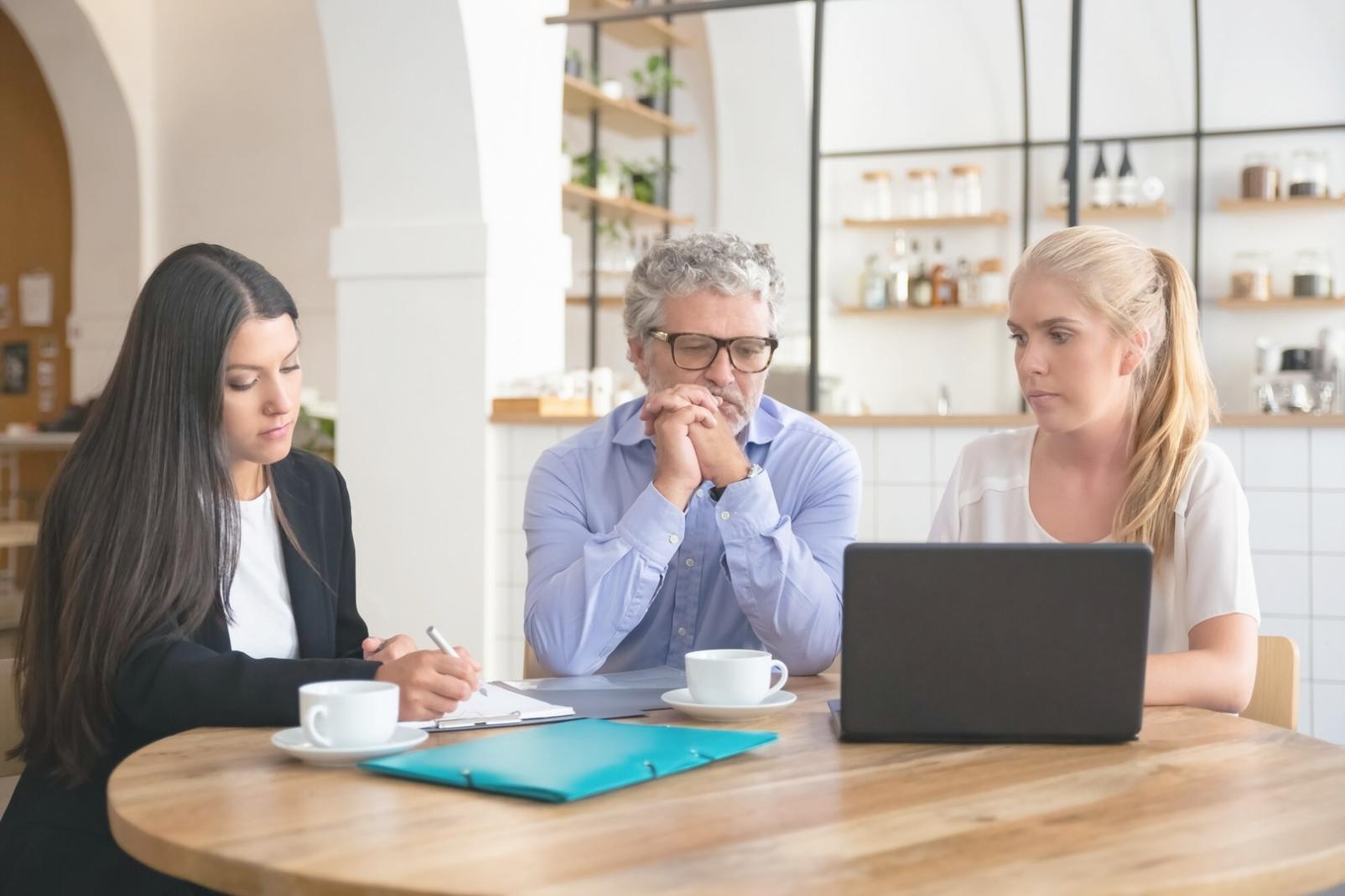 Espace de travail moderne pour la planification financière